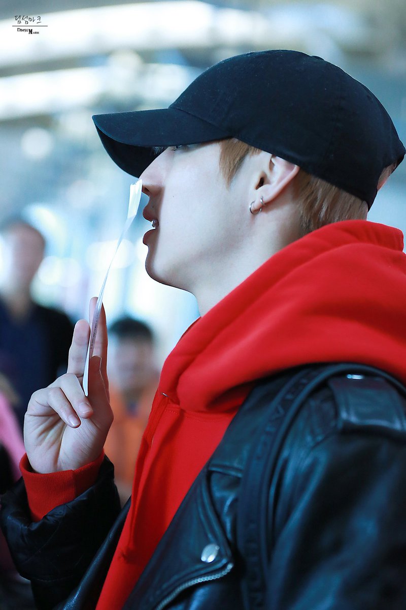 dimsum_mark's tweet photo. HAPPY BIRTHDAY MARK TUAN!!! #HappyBirthdayMarkTuan https://t.co/RrYYFxeYFl