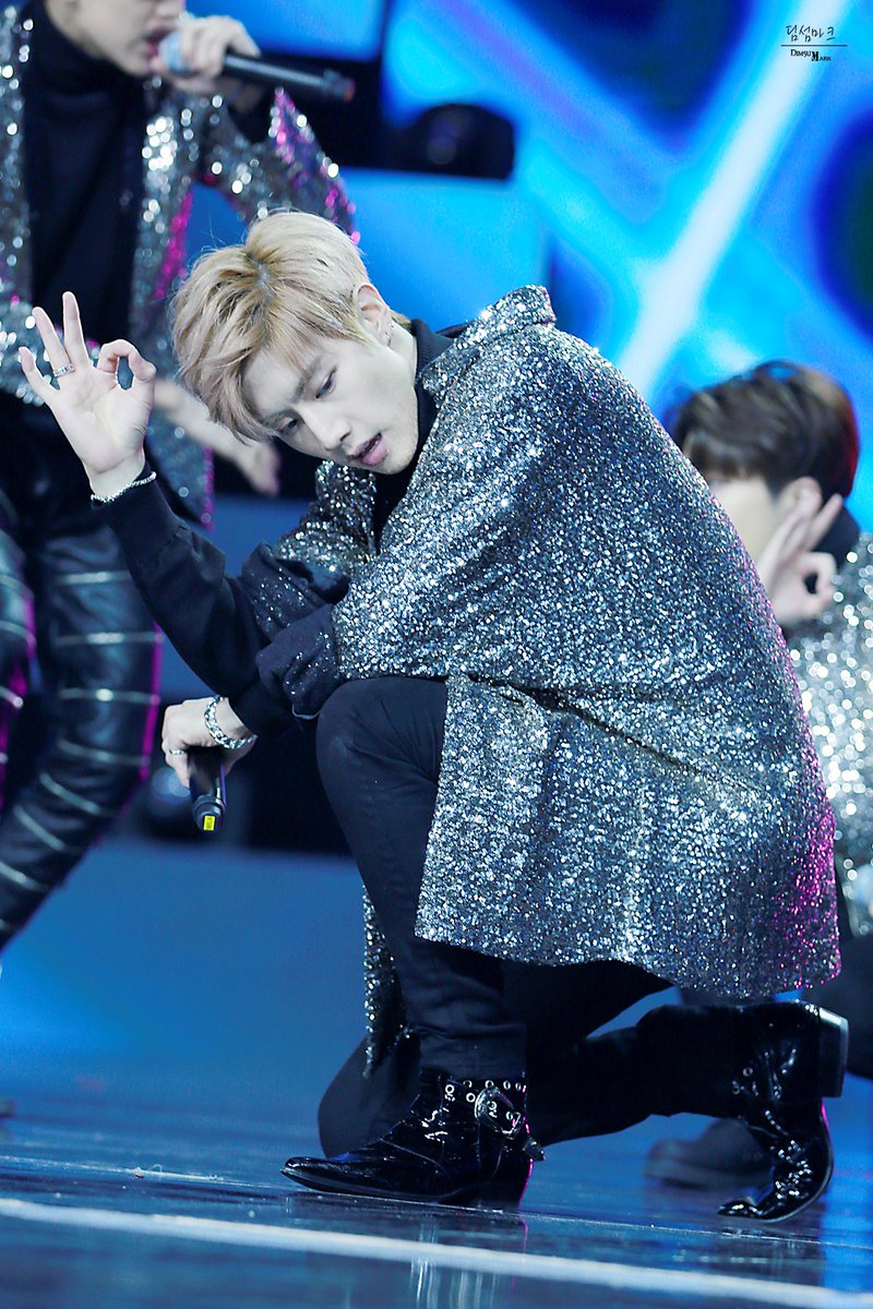 dimsum_mark's tweet photo. 生日快乐 段宜恩！#HappyBirthdayMarkTuan @mtuan93 https://t.co/T2idikywrj