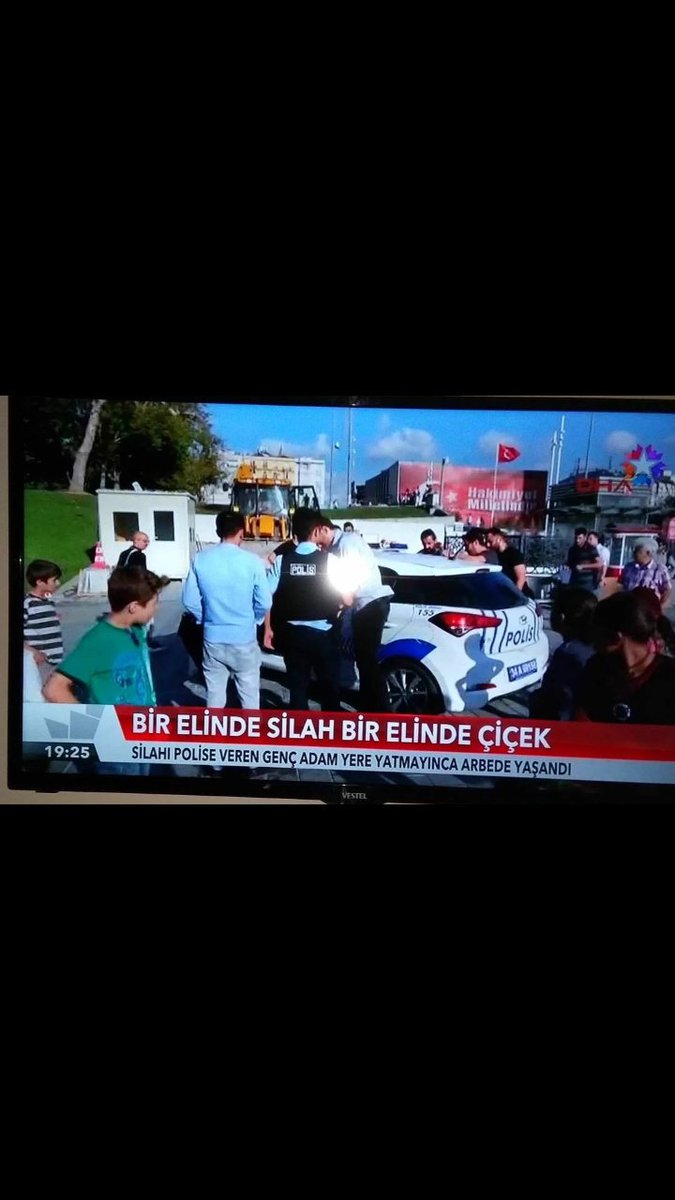 MstfaGL's tweet photo. Bir elimde 14'lü bir elimde güller var. https://t.co/8fm2iWSqdd