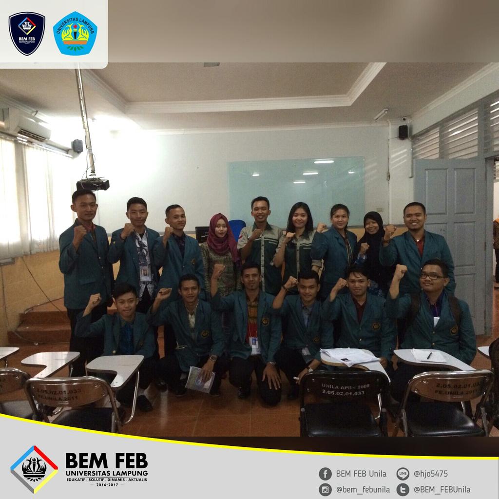 kepala dinas&amp;sekretaris dinas IV berfoto bersama para peserta Orasi setelah kegiatan penilaian selesai dilaksanakan