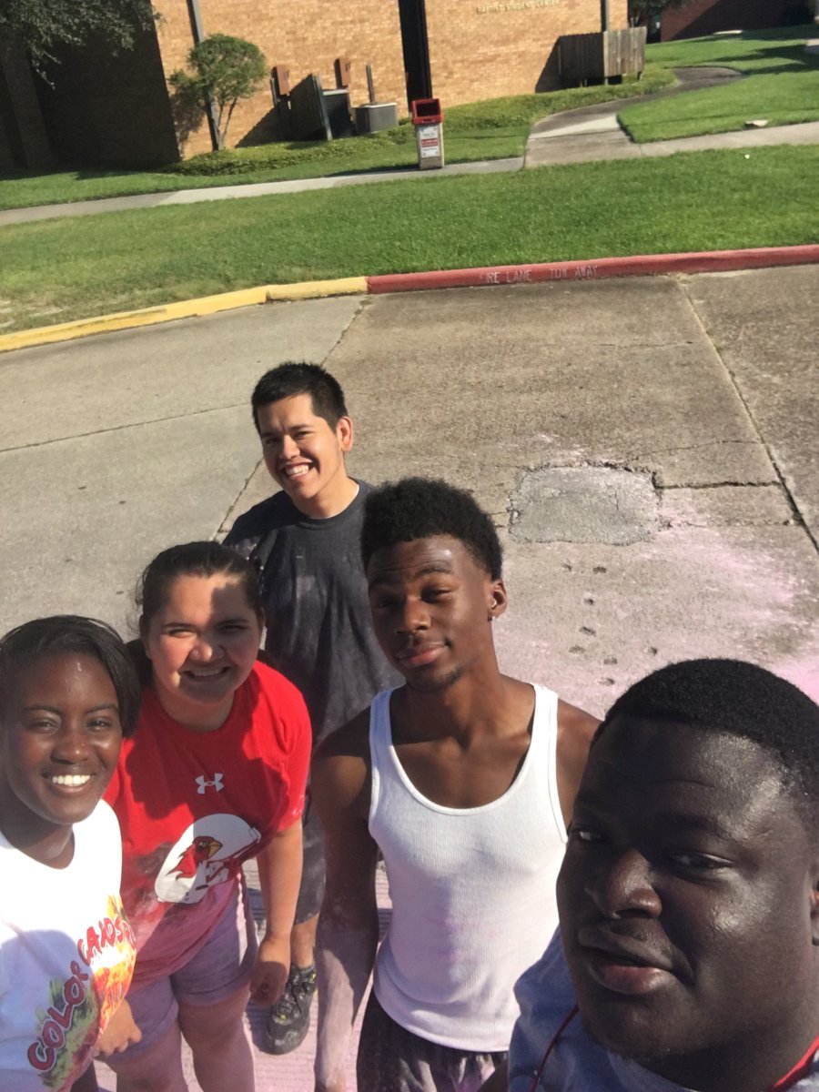 lamaru_reslife's tweet photo. Thank you to @LamarU_WOW for another amazing Color Card Run! #bigredtakeoff #WeAreLU https://t.co/FnCvvaWRfx