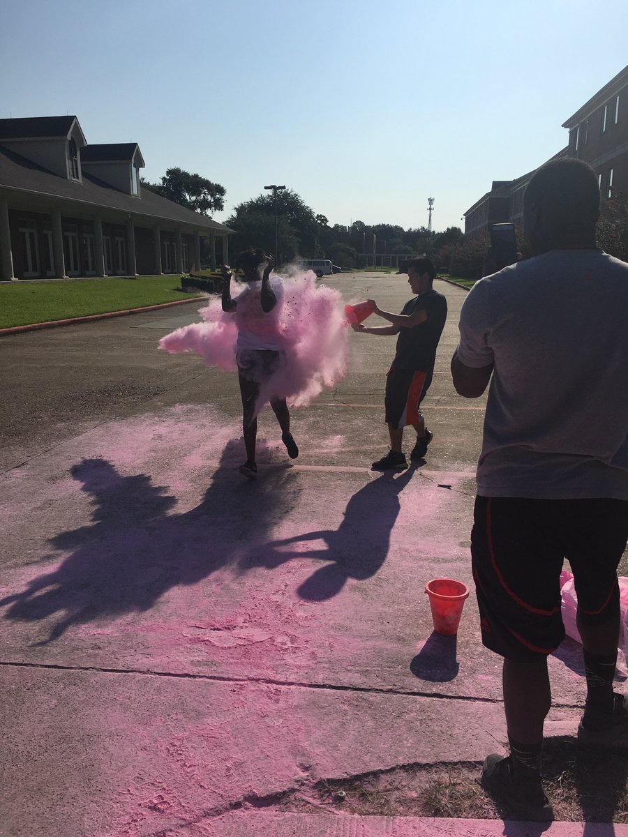 lamaru_reslife's tweet photo. Thank you to @LamarU_WOW for another amazing Color Card Run! #bigredtakeoff #WeAreLU https://t.co/FnCvvaWRfx