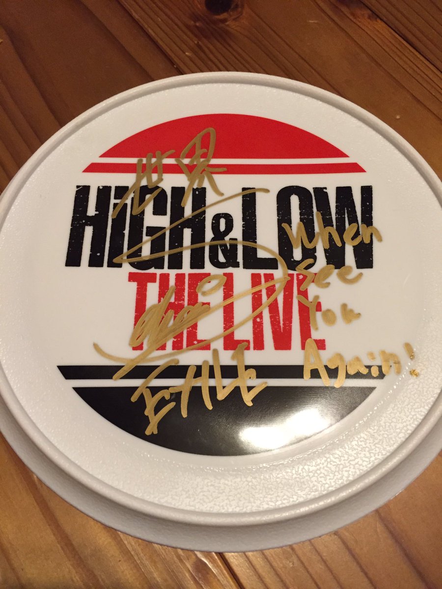 okb3439's tweet photo. 9/3 HiGH＆LOW THE LIVE in 名古屋ドーム😍

ここでは書ききれない程めっちゃ最高だった

めっちゃ近いしかっこいいし最高

世界くんが投げたフリスビー取れた！！
もう家に飾っておく😆

あやな、かおありがと😍 https://t.co/7rXAOURxC5
