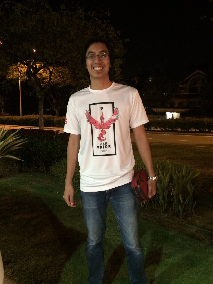 PokeprojectMy's tweet photo. Meet up with our first customer tonight, thanks Am! 😄 https://t.co/1Y4OqzH49H