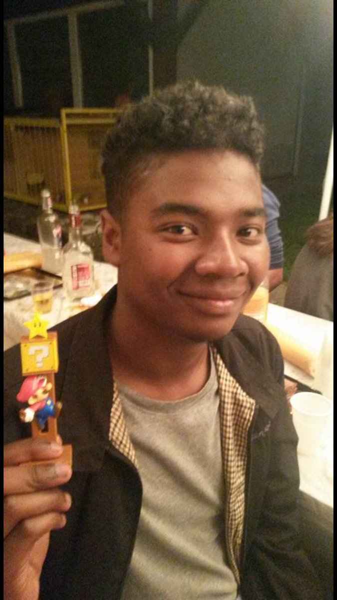 Guigzo08110's tweet image. À vendre, noir porteur d'objet, si intéresser veuillez mp A @Andriantsimiova