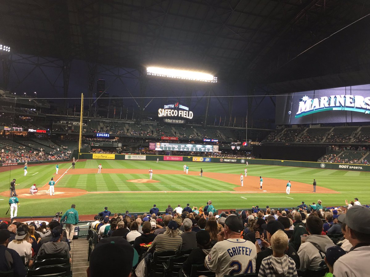GuyWVTM13's tweet photo. #WeekendinSeattle w/ @Diana4D2N #Seattle #GreatNorthwest #Mariners @Starbucks HQ @AlaskaAir https://t.co/Ta0Gh39WuW