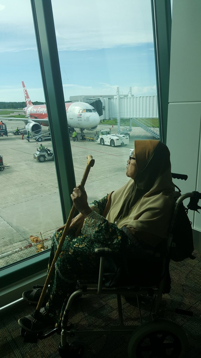 arjunaghani's tweet photo. Mengenang kenangan 35 tahun dulu...#bruneiku https://t.co/Hviu5PH6LJ