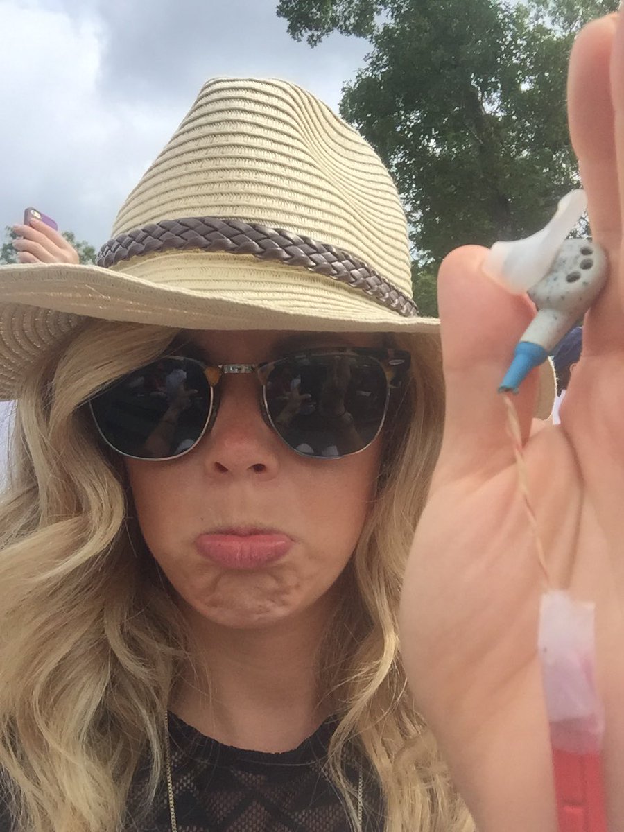 andietilden's tweet photo. Please @Bose I don't even like golf. I came to TPC Boston today just to win new head phones! Pick me! #BestofNE https://t.co/yb7HSMpjSF