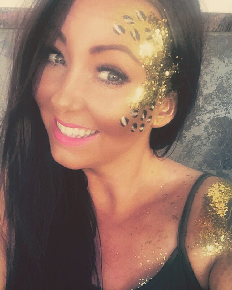 Kelly_Bosley's tweet photo. When everyone asks where your got your makeup done. More glitter, more fun. #ZooProject #Ibiza #SummerOfFun2016 🐯🐯 https://t.co/qXM1o3Qt8e