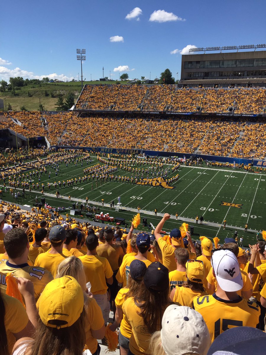 SPORTalkWVU's tweet photo. Welcome the Pride of West Virginia! 🏈✊🏼 https://t.co/hlsNMkOwkI
