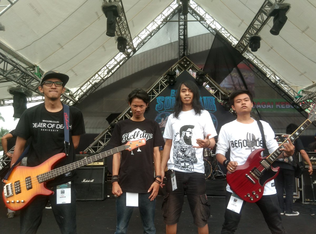 noiseblast_id's tweet photo. NOISEBLAST AT BANDUNG SONICFAIR 2016
https://t.co/s1pN2Ss801
#sonicfair #sonicfair2016 #noiseblast #helldye https://t.co/UnSNmDTOPx