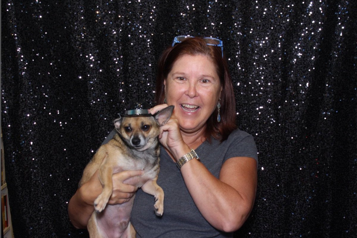 MacIntoshBooks1's tweet image. #loopday fun with Nora and Buddy.  #staypeculiar #Loopdayishere luckyphotobooth