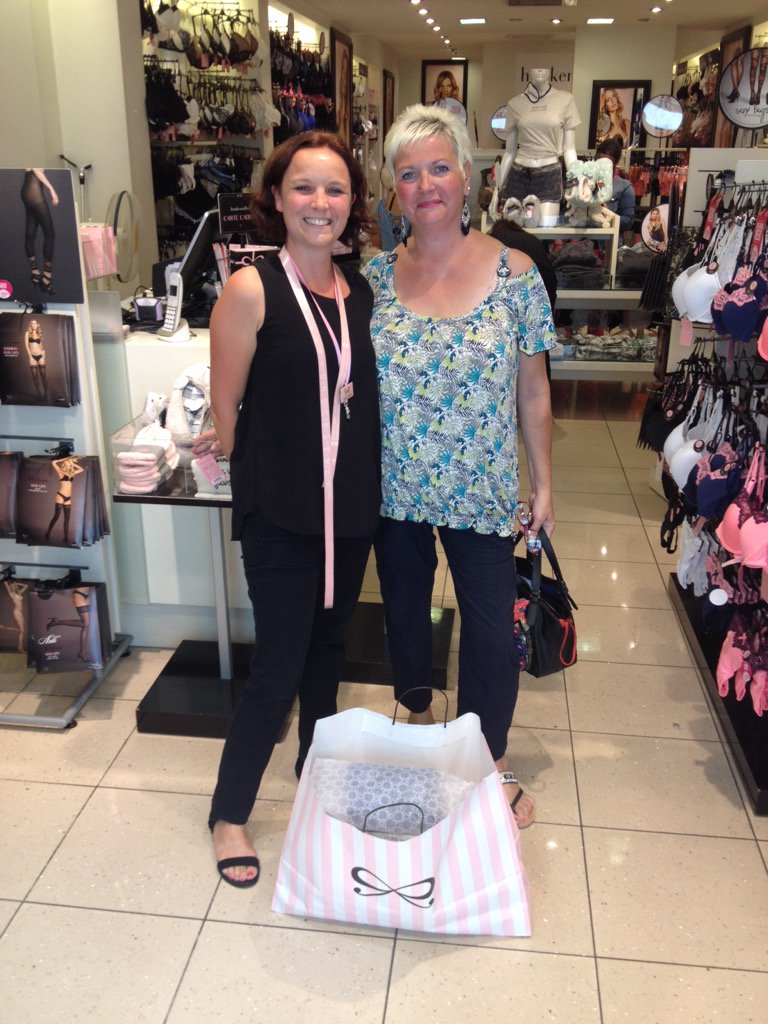 Super shero Fidèle de plus de 10 ans #hkmloveshershero <a href="/S_Lalanne/">Stéphane Lalanne</a> <a href="/darras2804/">Carole</a> <a href="/04_Loulou/">Louise</a> <a href="/BarbaraSagot/">Barbara Sagot</a>