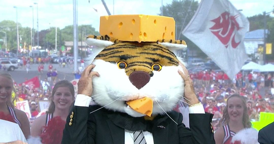 espn's tweet photo. Lambeaux for a day?

Lee Corso likes LSU over Wisconsin in today’s @ChevyTrucks #SaturdaySelections. https://t.co/3lAhVF7A1L