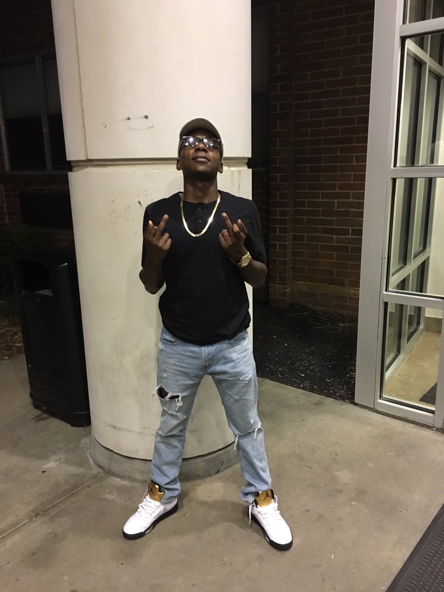 __UncleRob's tweet photo. Got me feeling myself no masturbation 👽🍫🙏🏾 #19thChapter https://t.co/FcgvLnfg0l