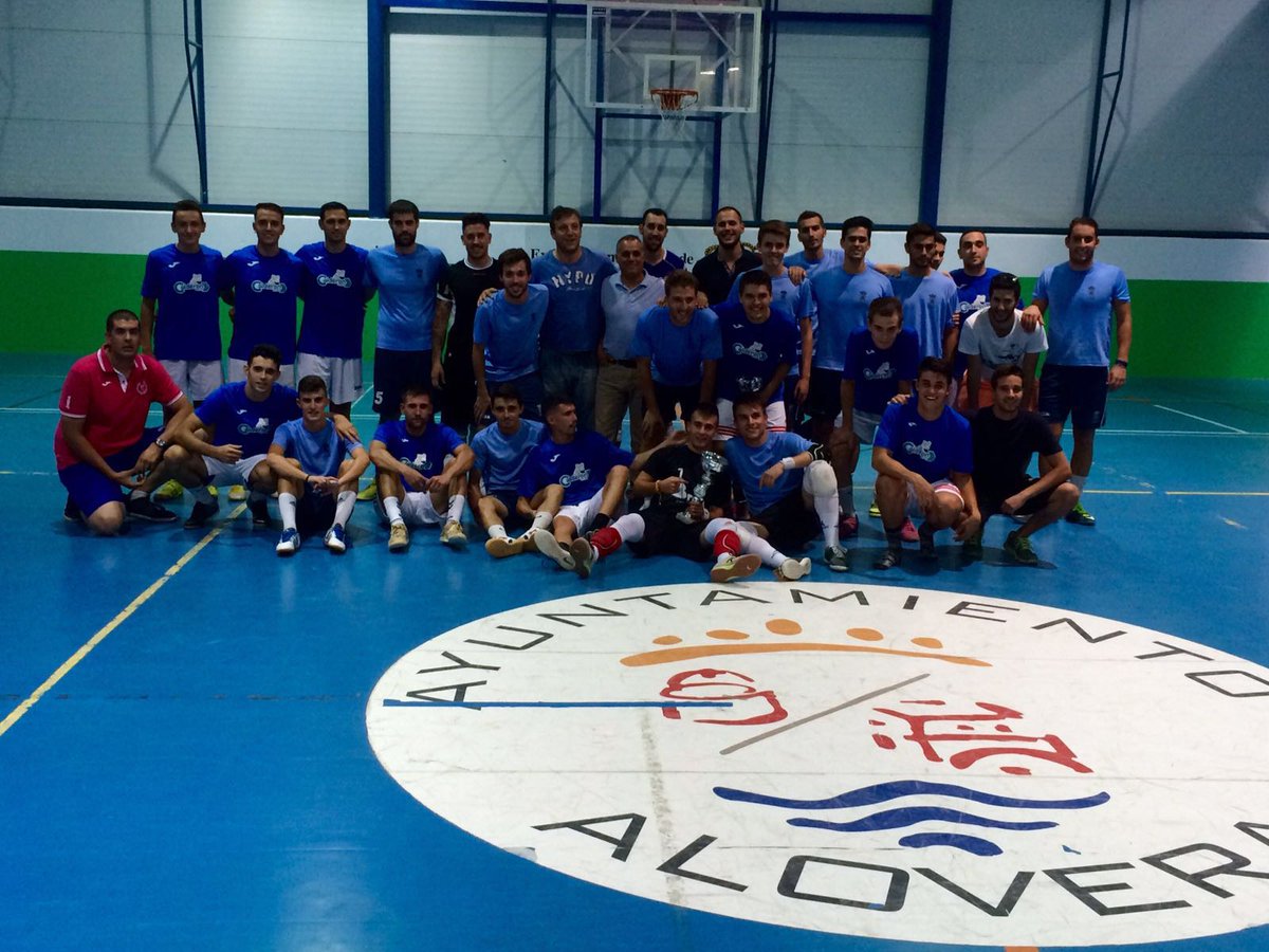 Gran partido disputado y foto de ambos equipos!  Volveremos a los entrenos el lunes #Alturrón