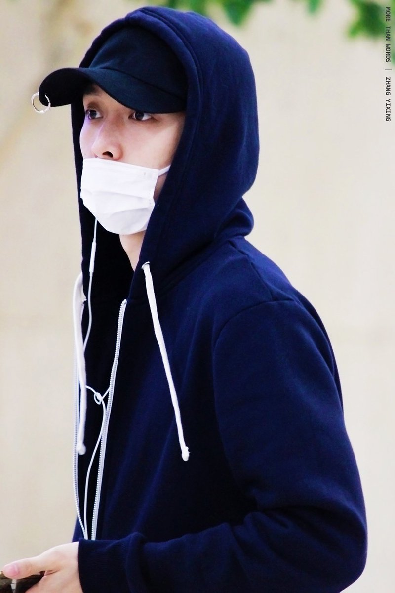 ZYXLAYMAMA's tweet photo. [PIC] 160902 Lay - GMP Airport (Cr: More Than Words) #2 https://t.co/qgWmbXpZDW