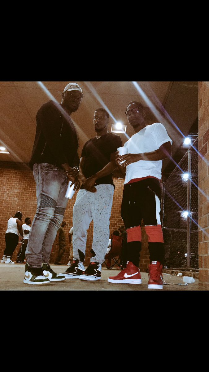DaBiz12's tweet photo. Level up to Real N***** World #BricksUp O Mak Home https://t.co/fFWzDesjq7