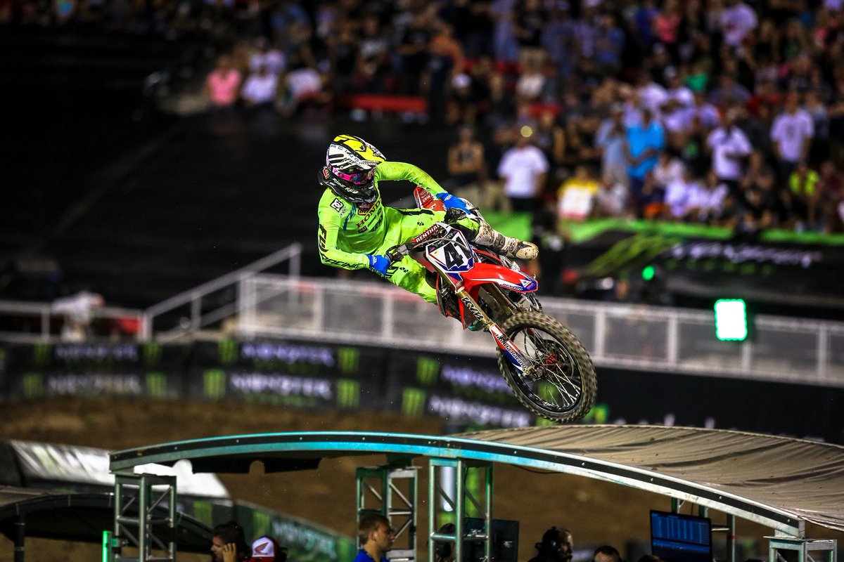 SupercrossLIVE's tweet photo. 41 days until we invade Las Vegas for the 2016 Monster Energy Cup! https://t.co/CnrZ8utNOO