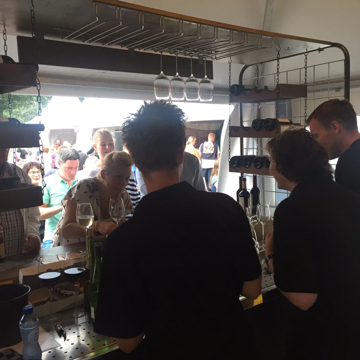 CulinairAaHunze's tweet photo. Sfeer is super, wat een enthousiasme en gezellig druk. Vandaag nog tot 23.00uur aan de Spiekersteeg in Gieten https://t.co/naVi8n0Koq