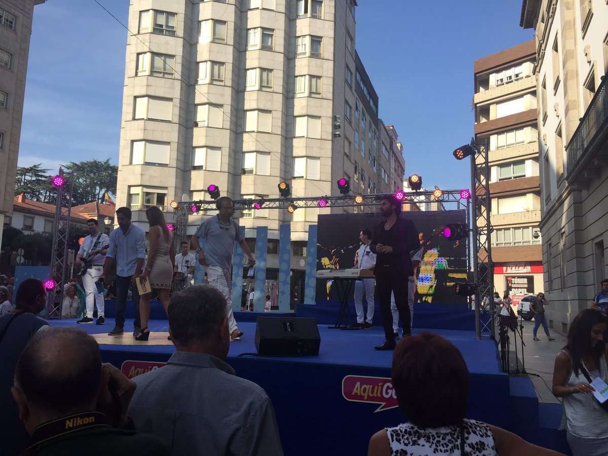 Todo listo para que <a href="/GuilleCastroG/">Guillermo Castro OFC</a> intérprete "espera" en <a href="/AquiGalicia/">Aquí Galicia</a> <a href="/crtvg/">CRTVG</a>