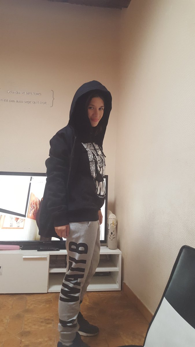 jessadamsienne's tweet photo. #teamWatiB toujours et toujours encore et encore @Bmesrimes @Watibonline @belindakevlove @CAFUDELHOMBRE 😎 https://t.co/76PK9XbNlT