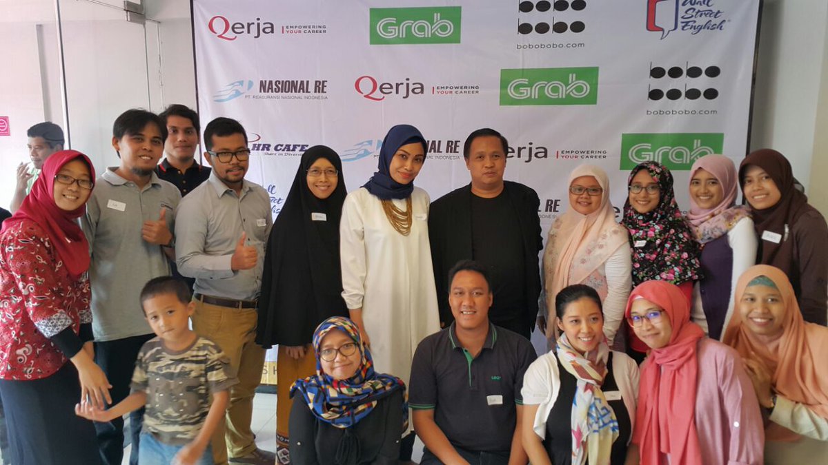 budikadabra's tweet photo. Photo session with om pam.. #HRSharingSession&amp;Networking5 #HRCafe https://t.co/w1uvquqKAc