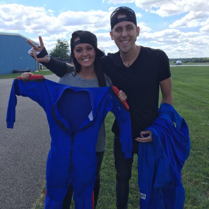 xNyze's tweet image. ✨🎂Chillin, relaxing, come hangout with #liveme~ Roman Atwood:  Skydiving!! liveme.com/media/play/?vi…