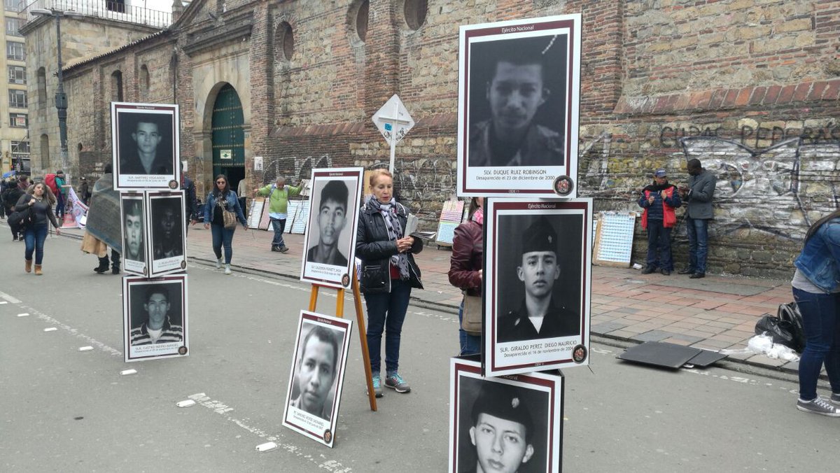 COL_EJERCITO's tweet photo. En el centro de #Bogotá se rindió homenaje a detenidos desaparecidos https://t.co/wbVWv9JsbY
