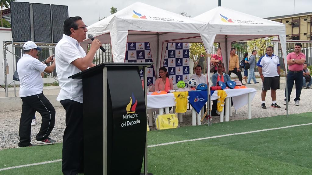 RugbyEc's tweet photo. Federación Ecuatoriana de Rugby agradece el apoyo al Coordinador Zonal 5 @telloarturo @DeporteEc @xavierenderica https://t.co/x1Zgxs7pa5