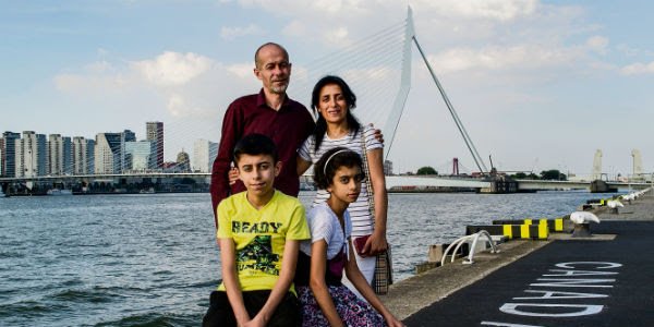 adhofstra's tweet photo. Rotterdams filantroop voor #Syriërs https://t.co/d6tyftoKJI via @nrc  #VanDerVorm #woningen #SNTR https://t.co/S0eOrUYeht