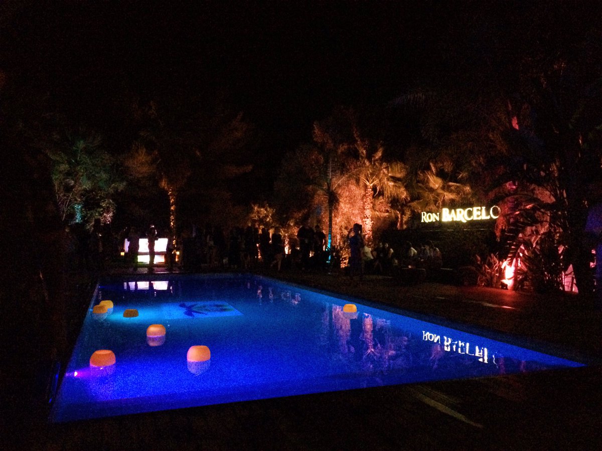 Desahogada's tweet photo. Fiestón @RonBarceloSpain el otro día en Ibiza con mis beibs Pedro, Rocío der Monte, La Carmen y Juans #libeforever https://t.co/rp2ov5QgjJ
