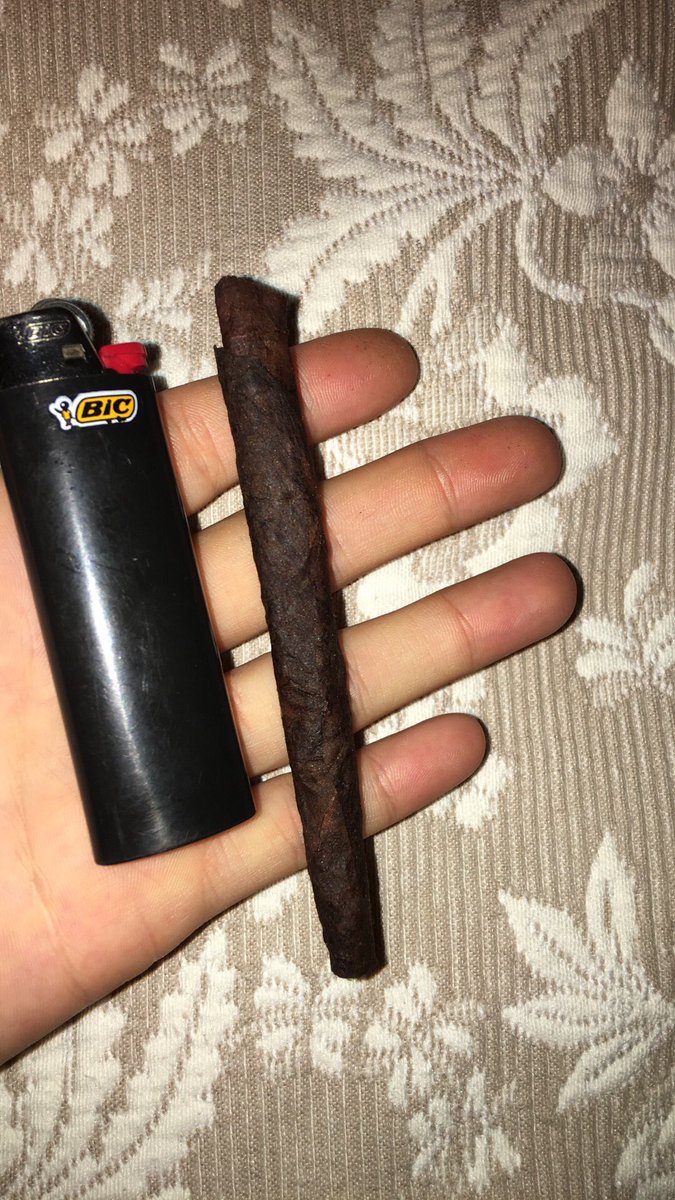spacey_jane's tweet photo. #backwoodz 😉💨 https://t.co/zdh0qmDTVD