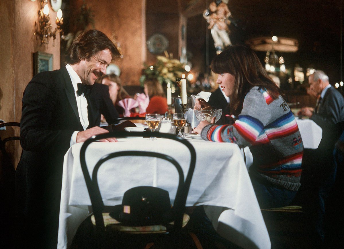 Schimanski piekfein im Restaurant, und das im Smoking! Heute 23.15 Uhr im WDR  ow.ly/JywD303Hsyo Bild:WDR