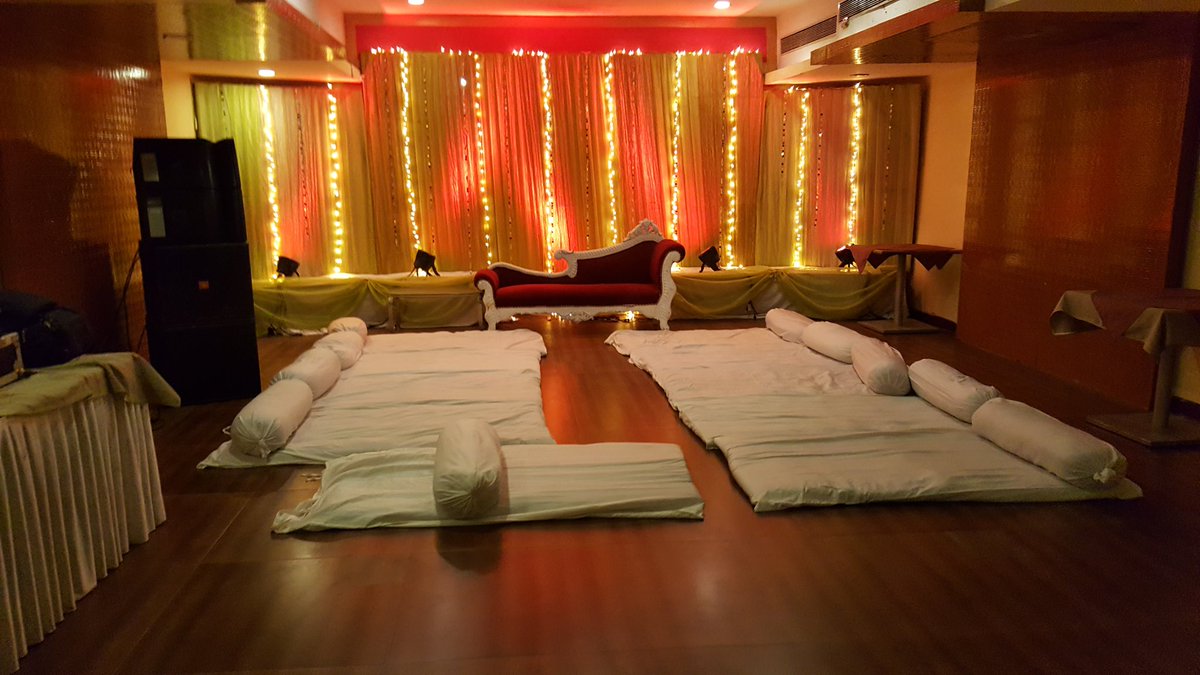 ClubAndheriOPS's tweet photo. Our Decor speaks happiness, celebration &amp; memories#celebrate#events#dj#entertainment#lavish food @ClubAndheriOPS https://t.co/b2prLPGgLg