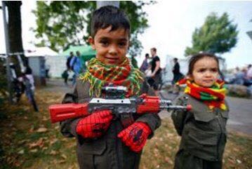 myeneroglu's tweet photo. Medien sollten nicht wegschauen,wenn in #Köln Kindersoldaten heroisiert werden u Propaganda für #PKK betrieben wird https://t.co/Tzw41I9I1a