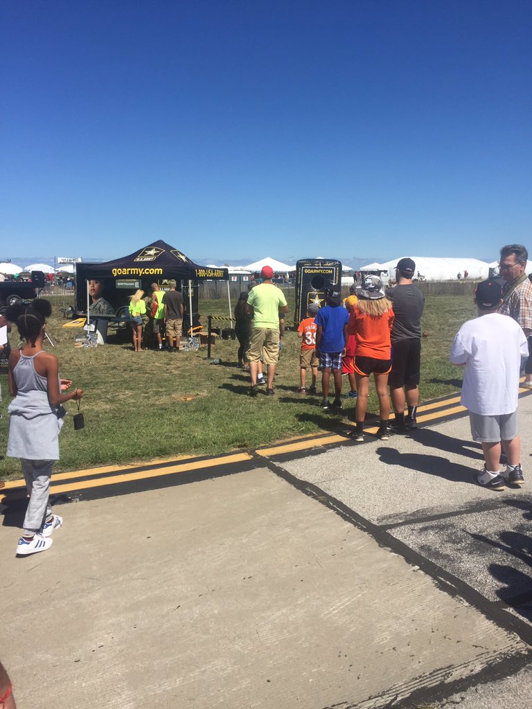 SpartanCo6's tweet photo. Folks lined up to meet with today's warriors. #ClevelandAirShow #WeGotThisCle #rockstars @USAREC_CLEV_CDR https://t.co/tix2aYbbJJ