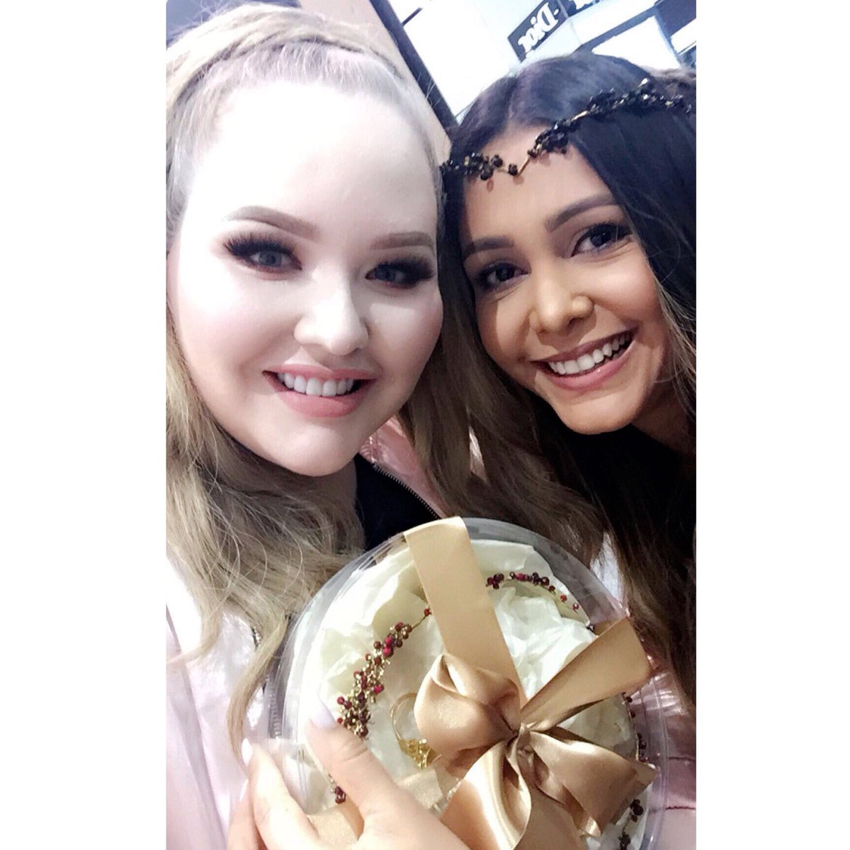 Solvyhernandez's tweet photo. Still can't believe this happened today! @nikkietutorials 😍💜 https://t.co/Q8MeGdM7xU https://t.co/sl5ITlg7z1