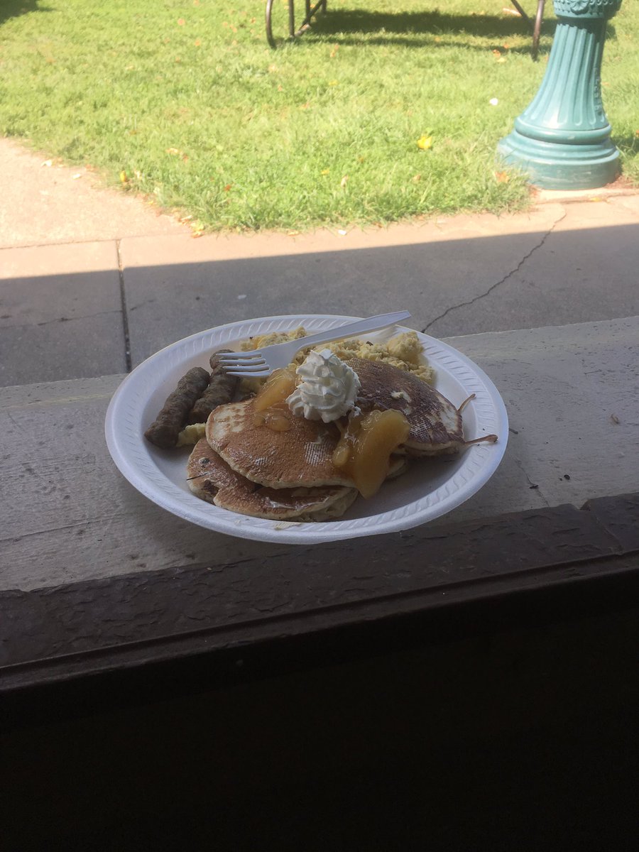 Basic_Bash's tweet image. Yep, a wedding breakfast! Pancakes anyone? Congrats Amanda and Kendall 👰🏻 #nebraskawedding #omahaweddingplanner