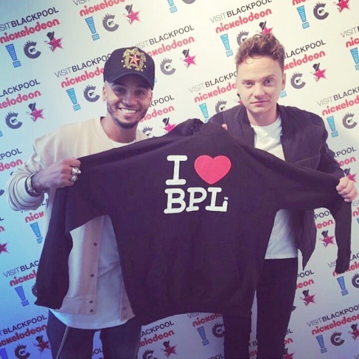 shawtysoldiers's tweet photo. Aston and Conor Maynard at Switch On 2016, Blackpool Seafront (2.9.2016)
_
#switchon2016 #nickelodeonuk https://t.co/nf3vNpHgV9