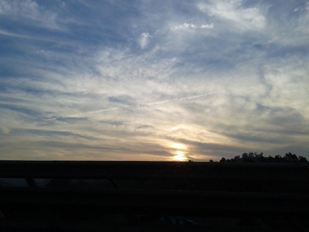 sarinaclemente's tweet photo. Horizonte #skyline #sinfiltros #natural #asturias #asturiassinfiltros #sun #septiembre #summer #summerisover https://t.co/TeCVpv9QEx