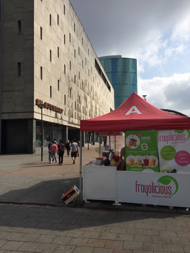 arianevh's tweet photo. Gespot in Rotterdam: sapjes onder de stralende A van @Stad_Antwerpen Nieuwe vorm van citymarketing of tent gepikt?😜 https://t.co/t75km64Lhx