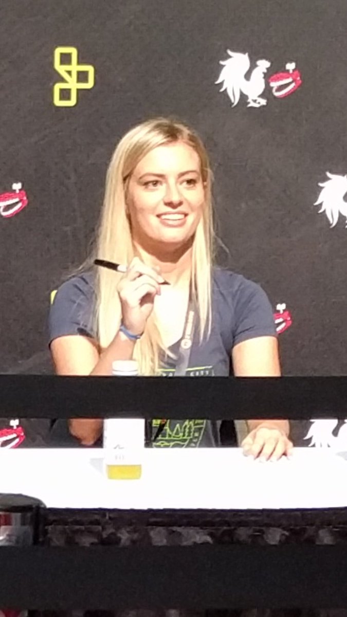 ElyseWillems's tweet photo. Our #PAXWest2016 signing was a raging... success! https://t.co/mBovmam0UY