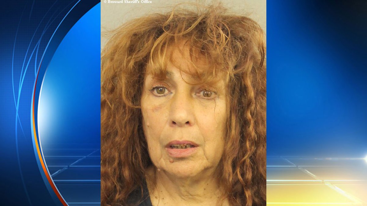 #animalabuse Judge orders woman known as #hoarder to stay away from animals bit.ly/2bNosBS?utm_me… https://t.co/52wg13cecZ