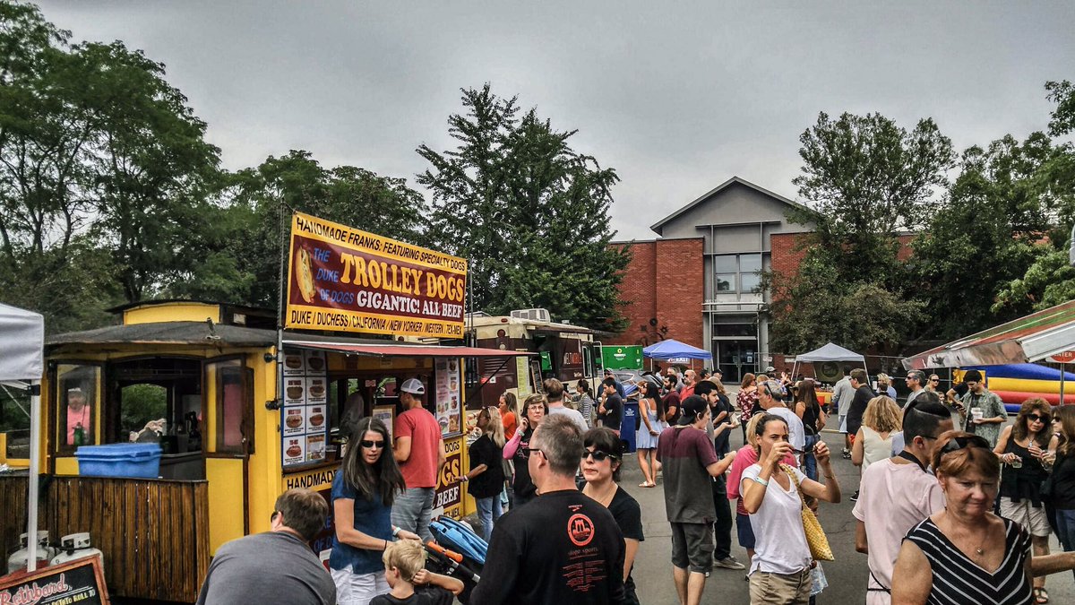 959thefox's tweet photo. We're having a great time at @bluesviewsbbq https://t.co/8bWsbES733
