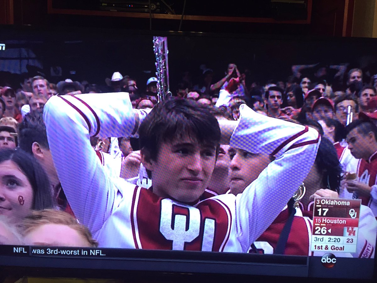 cfbczar's tweet photo. Oh Honey!! #defeatcobra #OUvsUH https://t.co/0NQ1eGuyzw