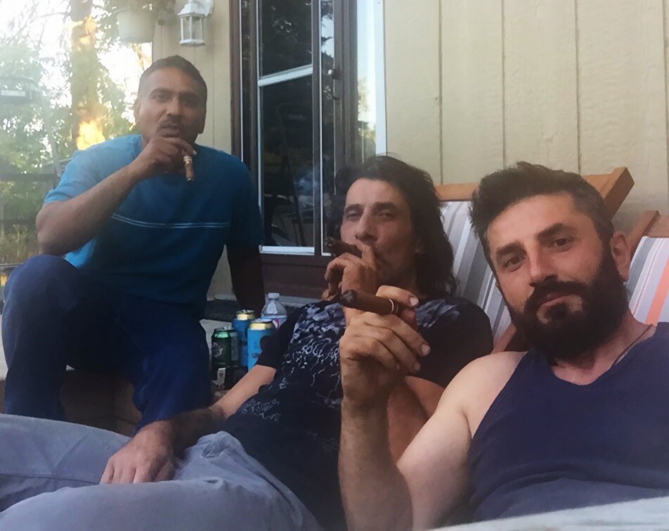 dogtrainerk9's tweet photo. #germandogs , #cubancigars and #friends of all nations. #lifeisgood https://t.co/jMZBFGoE4u