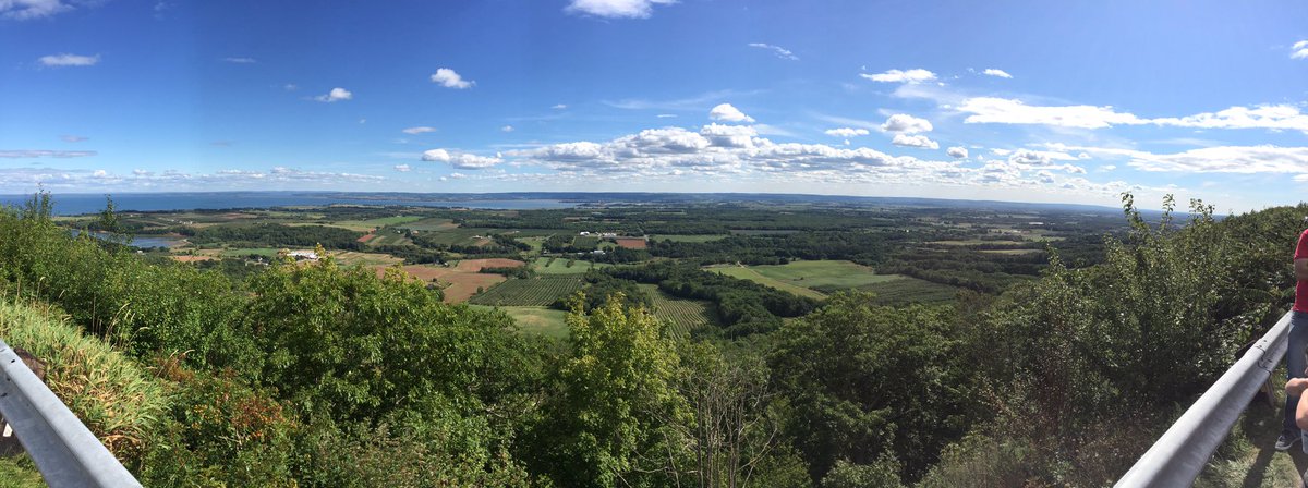 AcadiaCoachLen's tweet photo. It's days like these that I have to wonder, is there any place more perfect than the Valley and @AcadiaU ? https://t.co/WsFkROAN8E