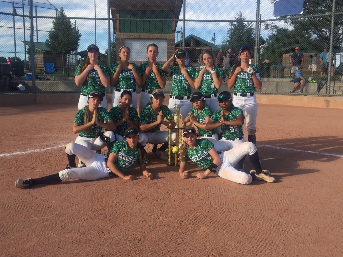 Presto89's tweet photo. @TRidgeGrizzlies softball wins the King of The Mountain tourney hosted by #moutainrange h.s. 13-5 Congrats ladies! https://t.co/J4TAGkk9fT
