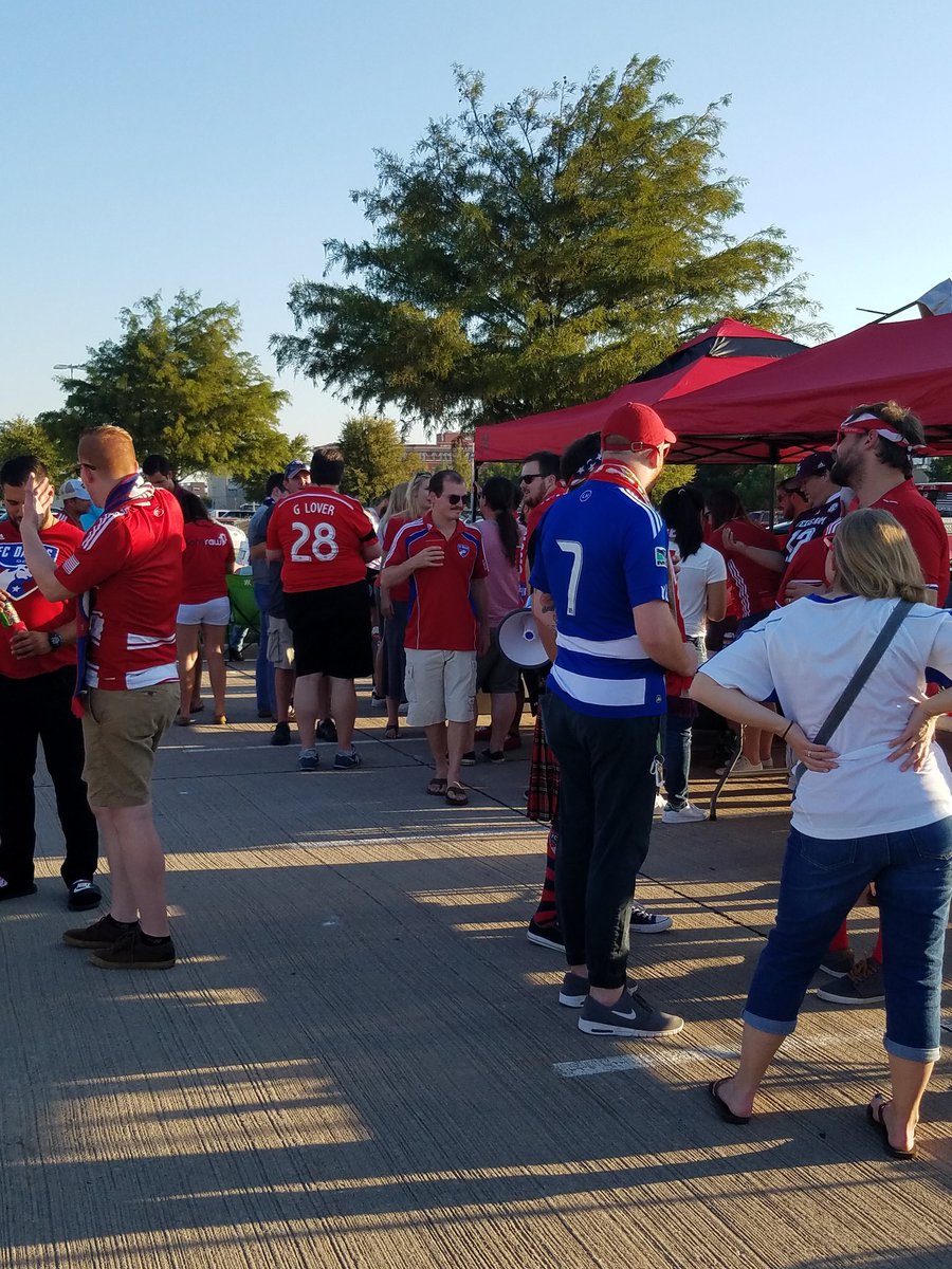 Vavaledave's tweet photo. Tailgate before @FCDallas. 3pts please:)
@DallasGuardians
@Peticolas
#redfor90 #PVFCwhiteforlife https://t.co/Blm4YULXI0
